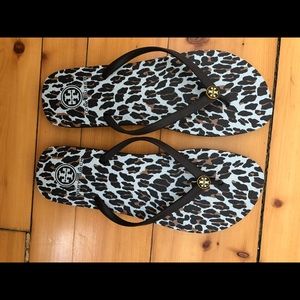 Leopard Tory Burch flip flops